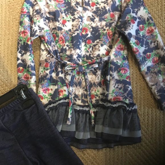 Isobella & Chloe 2 Piece Outfit - Picture 3 of 3